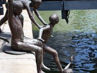 .  Statue am Singapore River