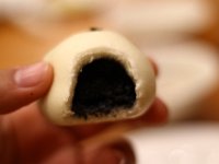 .  Dumpling mit schwarzem Sesam