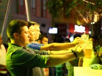 .  Wettbewerb im Bierglas halten