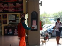 .  Im Busbahnhof auf dem Rückweg nach Singapur