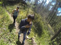 Beim Wandern im Wald.